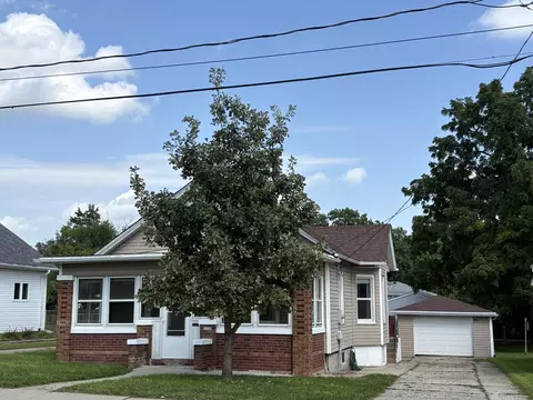 Exterior - 1423 Pulaski St, Peru, IL 61354 photo 5 of 5
