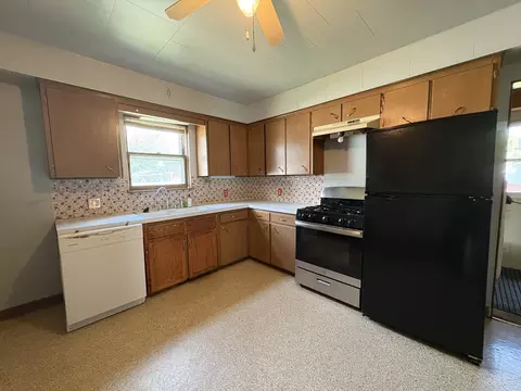 Kitchen - 1423 Pulaski St, Peru, IL 61354 photo 1 of 2