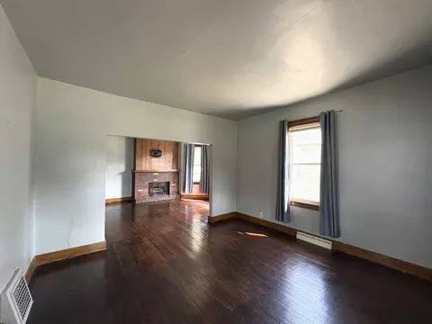 Living - 1423 Pulaski St, Peru, IL 61354 photo 1 of 5