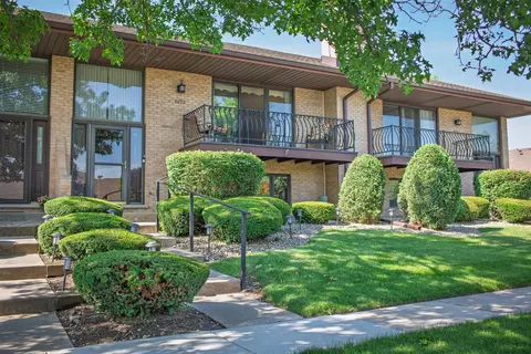 8252 Ashley Ln, Tinley Park, IL 60477