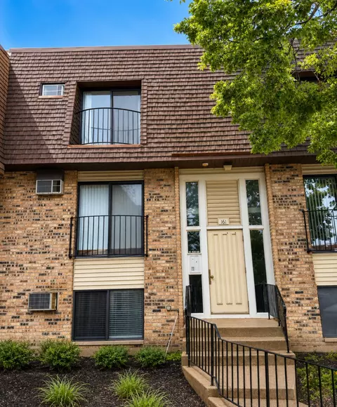 161 N Waters Edge Dr #301, Glendale Heights, IL 60139