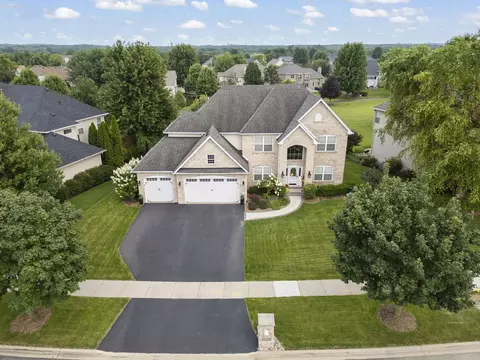 1122 Clearwater Dr, Yorkville, IL 60560