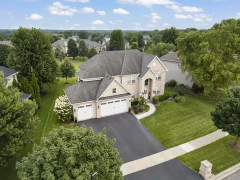 1122 Clearwater Dr, Yorkville, IL 60560