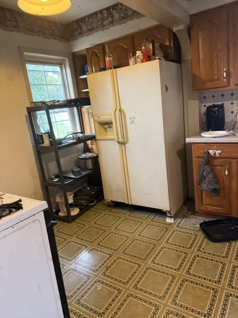 Kitchen - 507 S 2nd St, Benld, IL 62009 photo 3 of 4