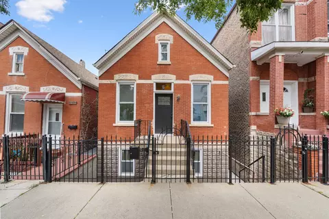 2042 W Coulter St, Chicago, IL 60608