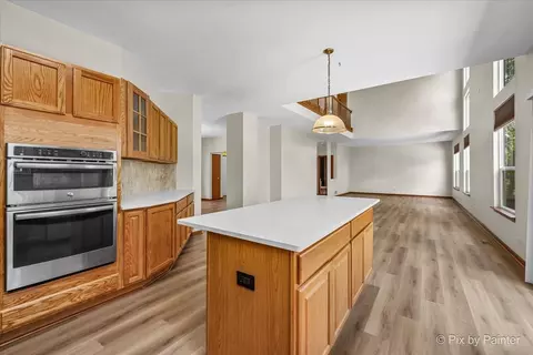 Kitchen - 2240 Barrett Dr, Algonquin, IL 60102 photo 3 of 4