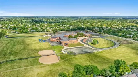 View/Area - 2240 Barrett Dr, Algonquin, IL 60102 photo 7 of 13