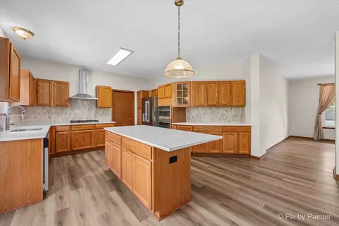 Kitchen - 2240 Barrett Dr, Algonquin, IL 60102 photo 2 of 4