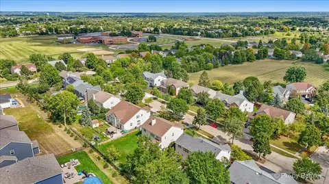 View/Area - 2240 Barrett Dr, Algonquin, IL 60102 photo 9 of 13