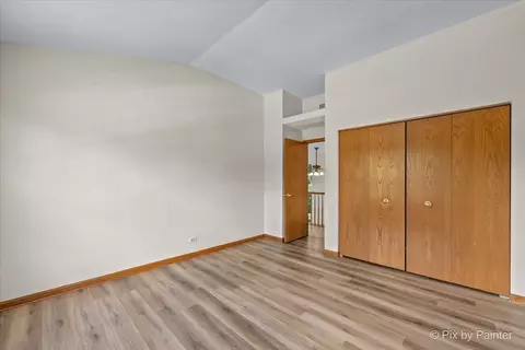 Bedroom - 2240 Barrett Dr, Algonquin, IL 60102 photo 4 of 5