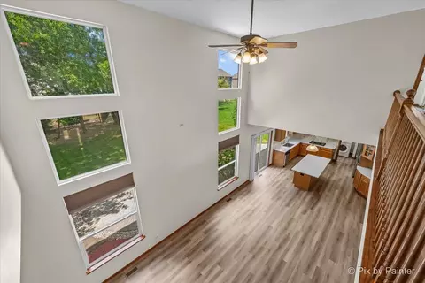 Entry Way - 2240 Barrett Dr, Algonquin, IL 60102 photo 4 of 6