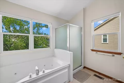 Bath - 2240 Barrett Dr, Algonquin, IL 60102 photo 4 of 6