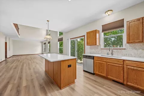 Kitchen - 2240 Barrett Dr, Algonquin, IL 60102 photo 4 of 4