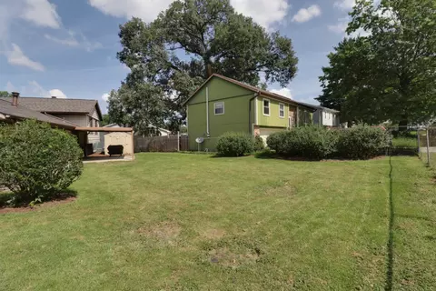 Exterior - 1 Timber View Dr, Bloomington, IL 61701 photo 7 of 10