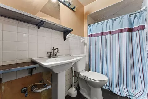 Bath - 7633 Hemlock Ave, Gary, IN 46403 photo 3 of 3