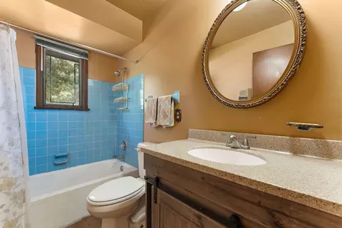 Bath - 7633 Hemlock Ave, Gary, IN 46403 photo 2 of 3