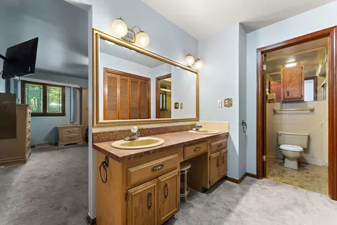 Bath - 7633 Hemlock Ave, Gary, IN 46403 photo 1 of 3