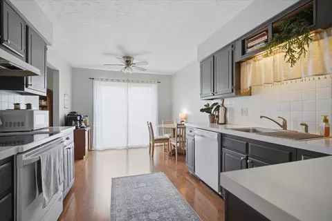 Kitchen - 1546 Hunt Dr #B, Normal, IL 61761 photo 4 of 4