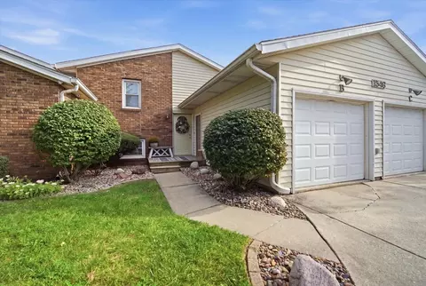 Exterior - 1546 Hunt Dr #B, Normal, IL 61761 photo 2 of 7