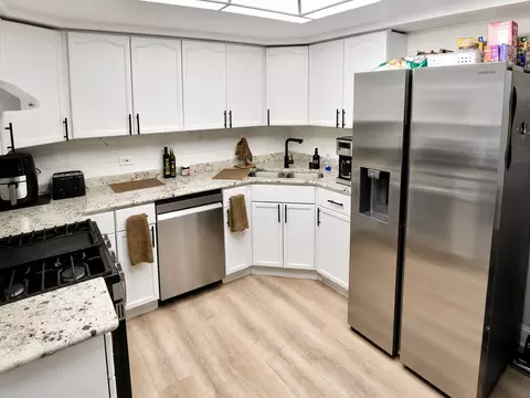 Kitchen - 1330 Perry St #202, Des Plaines, IL 60016 photo 2 of 2