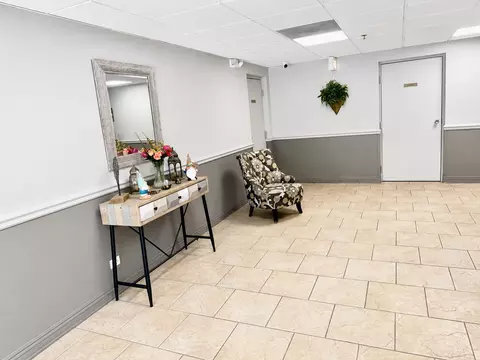 Entry Way - 1330 Perry St #202, Des Plaines, IL 60016 photo 4 of 4