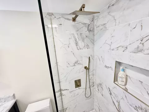 Bath - 1330 Perry St #202, Des Plaines, IL 60016 photo 3 of 6