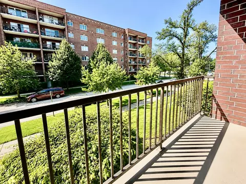 Exterior - 1330 Perry St #202, Des Plaines, IL 60016 photo 1 of 2