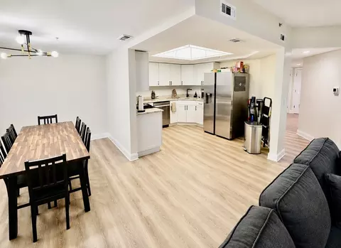 Dining - 1330 Perry St #202, Des Plaines, IL 60016 photo 1 of 3