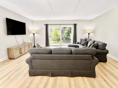 Living - 1330 Perry St #202, Des Plaines, IL 60016 photo 2 of 2