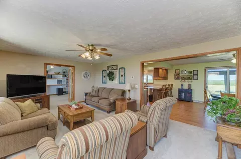 Living - 1700 W Scully Rd, Dwight, IL 60420 photo 2 of 5