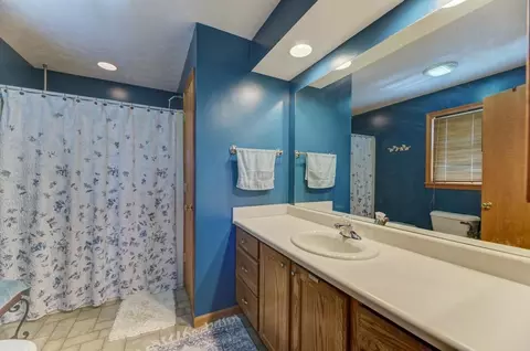 Bath - 1700 W Scully Rd, Dwight, IL 60420 photo 1 of 4