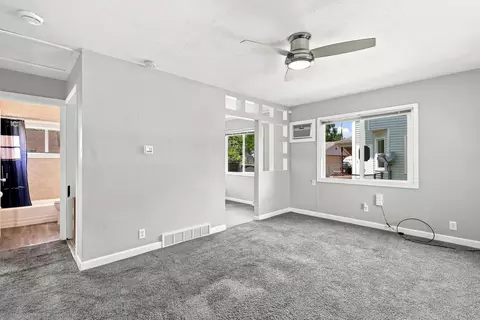 Living - 915 42nd St, Moline, IL 61265 photo 2 of 4