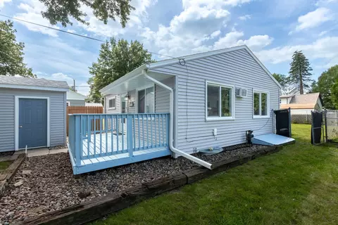 Exterior - 915 42nd St, Moline, IL 61265 photo 2 of 6