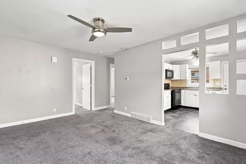 Living - 915 42nd St, Moline, IL 61265 photo 3 of 4