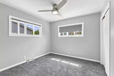 Bedroom - 915 42nd St, Moline, IL 61265 photo 1 of 4