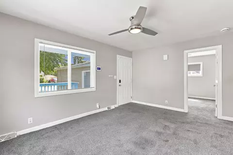 Living - 915 42nd St, Moline, IL 61265 photo 4 of 4