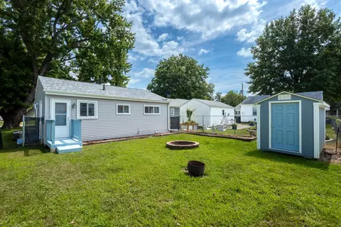 Exterior - 915 42nd St, Moline, IL 61265 photo 6 of 6