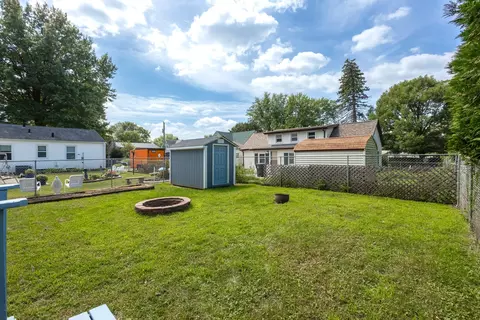 Exterior - 915 42nd St, Moline, IL 61265 photo 5 of 6