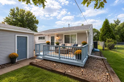 Exterior - 915 42nd St, Moline, IL 61265 photo 2 of 7
