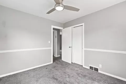 Bedroom - 915 42nd St, Moline, IL 61265 photo 4 of 4