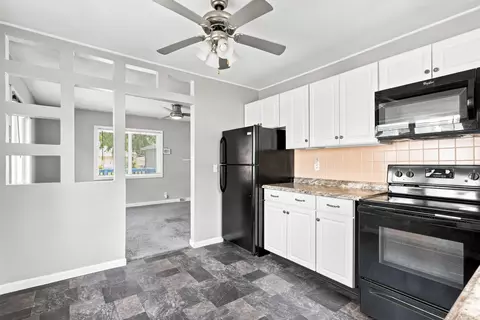 Kitchen - 915 42nd St, Moline, IL 61265 photo 3 of 3