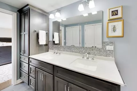 Bath - 3331 Maple Leaf Dr, Glenview, IL 60026 photo 3 of 6