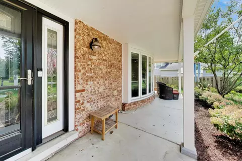 Exterior - 3331 Maple Leaf Dr, Glenview, IL 60026 photo 3 of 14