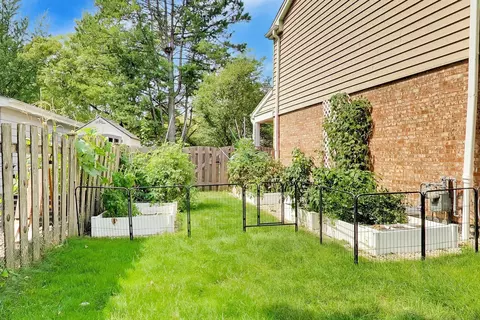 Exterior - 3331 Maple Leaf Dr, Glenview, IL 60026 photo 13 of 14