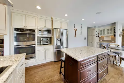 Kitchen - 3331 Maple Leaf Dr, Glenview, IL 60026 photo 3 of 5