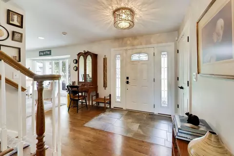 Entry Way - 3331 Maple Leaf Dr, Glenview, IL 60026 photo 2 of 3