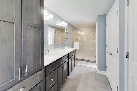 Bath - 3331 Maple Leaf Dr, Glenview, IL 60026 photo 2 of 6