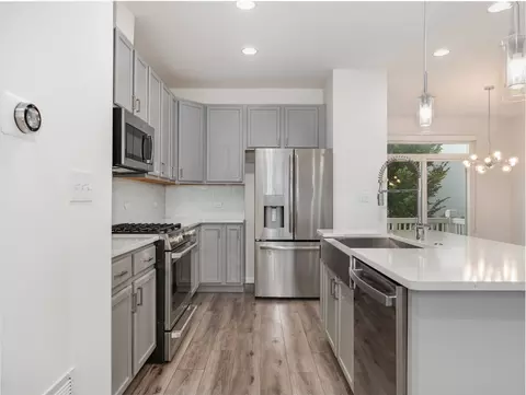 Kitchen - 4154 Irving Rd, Aurora, IL 60504 photo 4 of 5