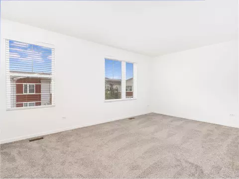 Living - 4154 Irving Rd, Aurora, IL 60504 photo 4 of 4