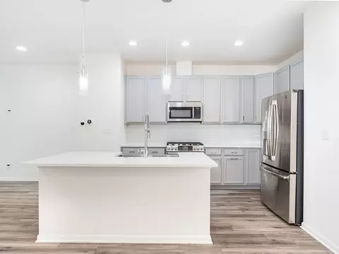 Kitchen - 4154 Irving Rd, Aurora, IL 60504 photo 2 of 5
